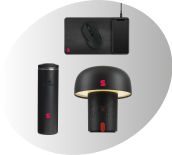 photo d'une gourde, d'un tapis de souris connecté et d'une lampe, noirs, floqués Sprint Communication rouge
